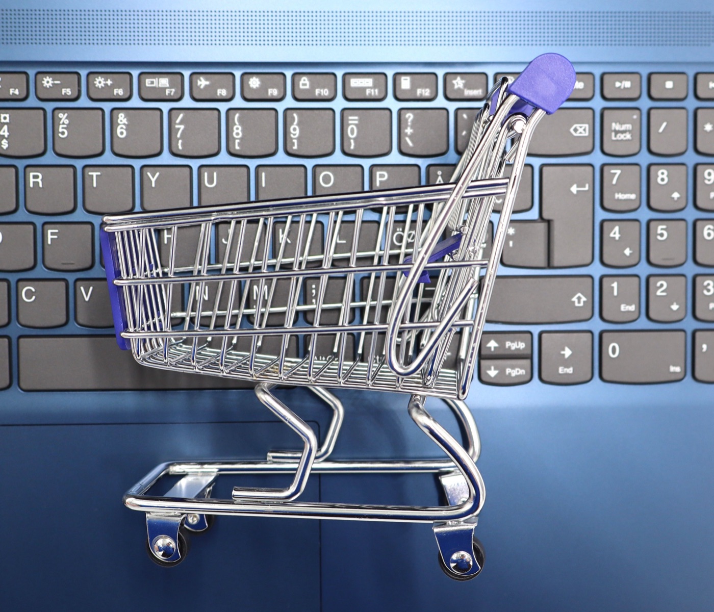 E-commerce order packing and fulfillment